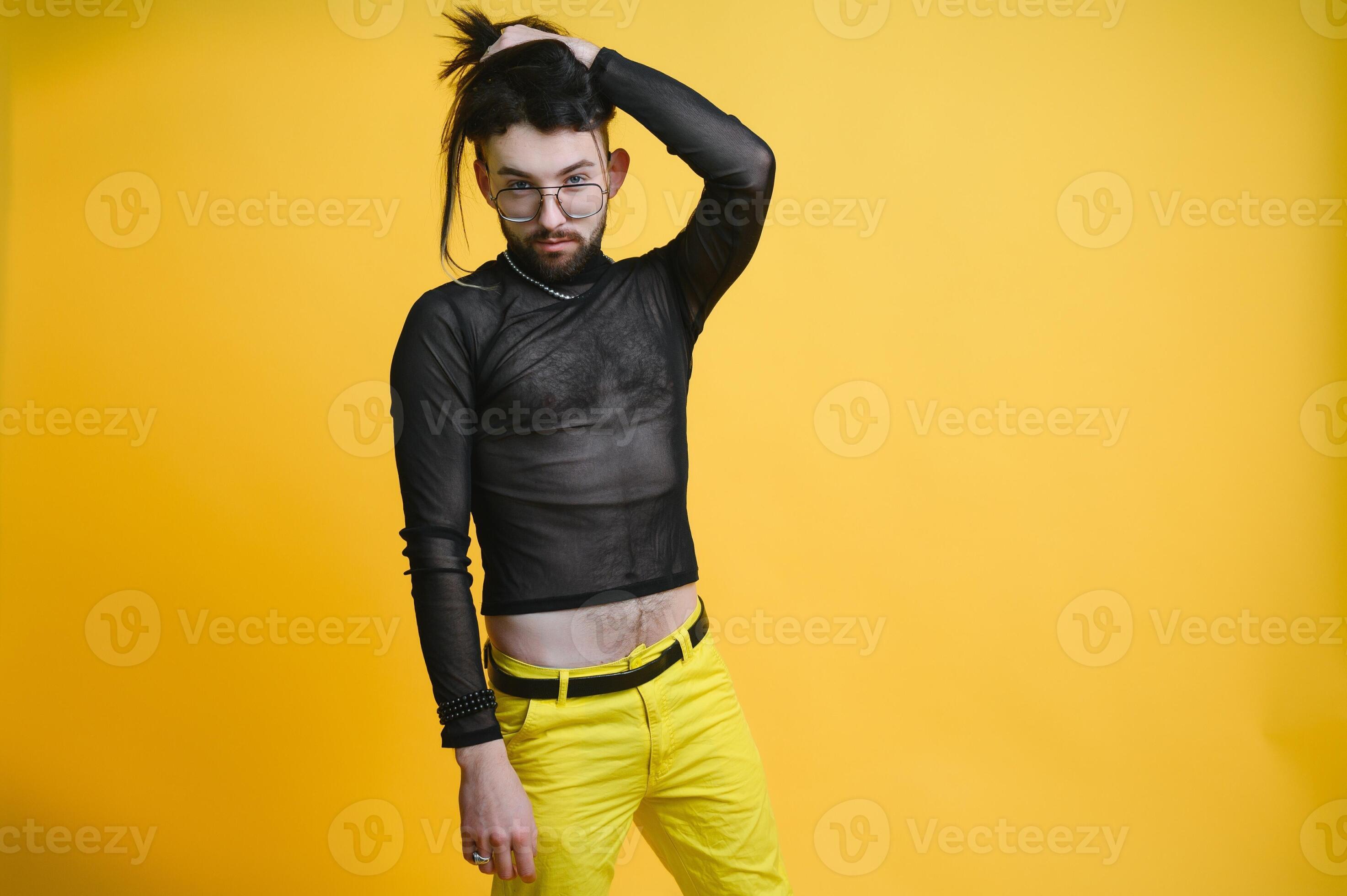 Retrato De Un Gay Hombre En Un De Colores Antecedentes G Nero Igualdad El Concepto De El Lgbt