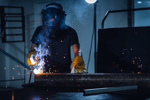 Man with mask welding photo