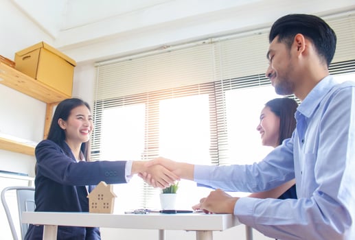 Businesswoman and customers shake hands  photo