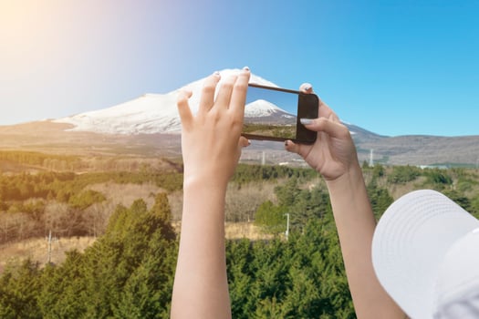 Photographing Mount Fuji with a smart phone photo