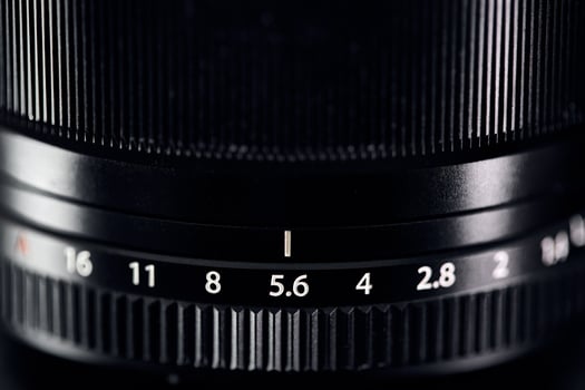 A black zoom lens photo