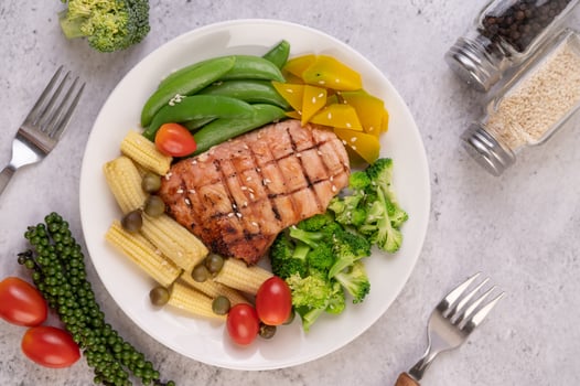 Roasted chicken with vegetables photo
