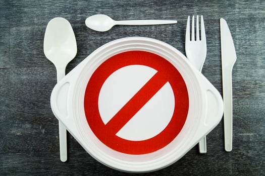 Europe bans straws and plastic tableware because of microplastics photo