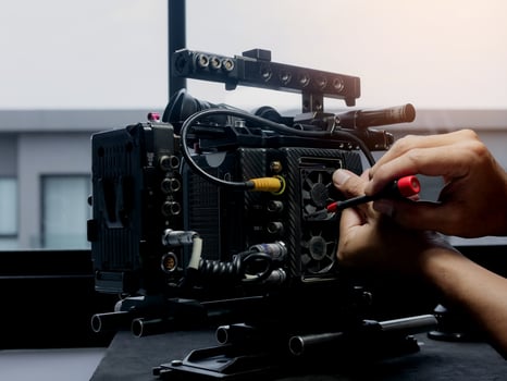 Changing the cooling fan of the movie camera photo