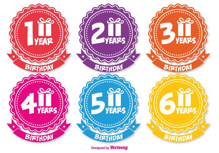 Insignias coloridas del cumpleaños vector