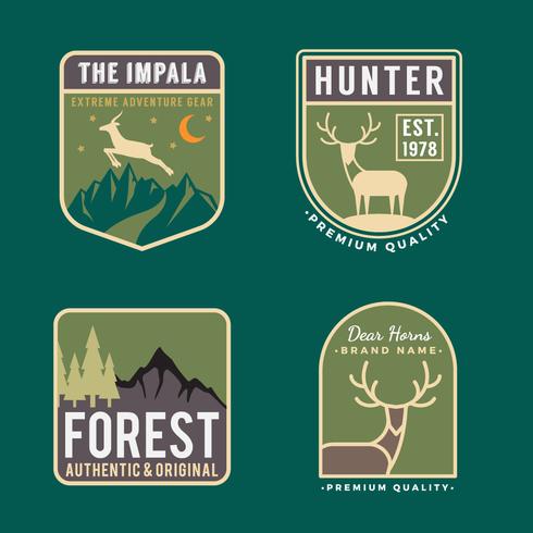 Conjunto de logotipo de la insignia de trekking. vector