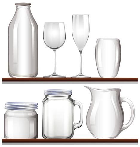 Vasos y botellas en estantes de madera. vector