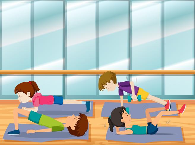 La gente hace ejercicio en el gimnasio. vector