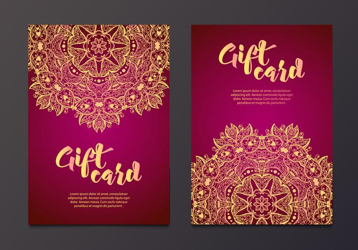 Certificados de regalo de oro ricos en el estilo indio. vector