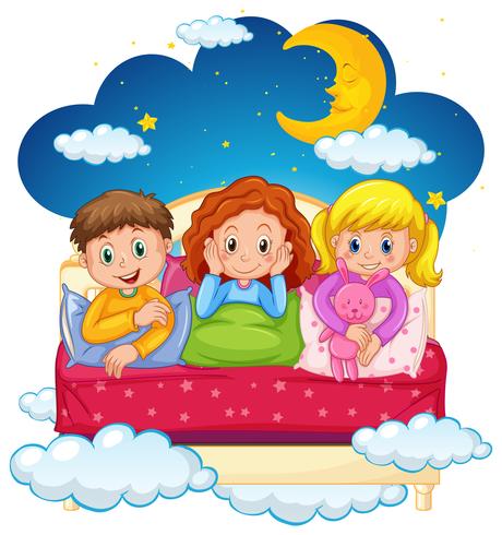 Tres niños en pijama por la noche. vector