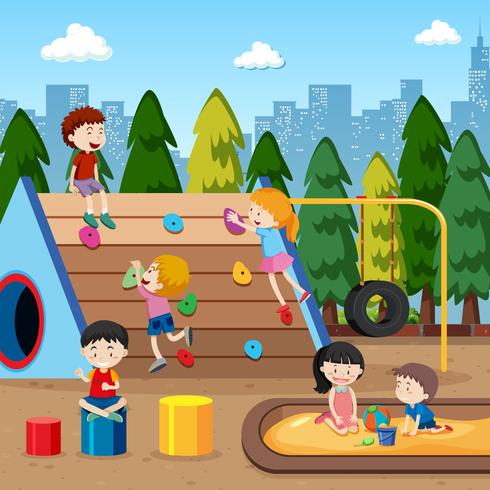 Niños jugando en el patio de recreo. vector