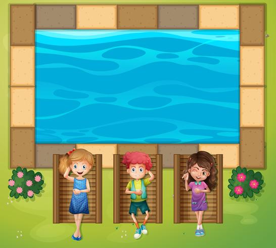 Tres niños divirtiéndose en la piscina. vector