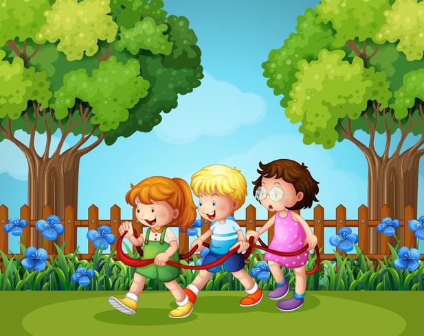 Tres niños jugando en el jardín. vector