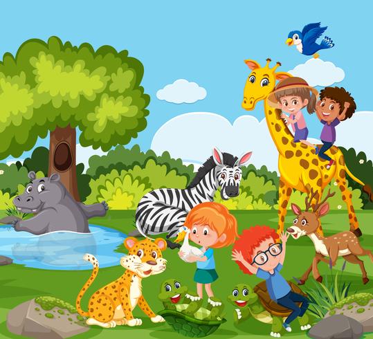 Niños jugando con animales salvajes. vector