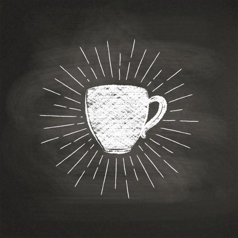 Marque la silueta texturizada con tiza de la taza de café con los rayos del sol del vintage en tablero negro. Vector el ejemplo de la taza de café para el menú de la bebida y de la bebida o el tema del café, cartel, impresión de la camiseta, logotipo.