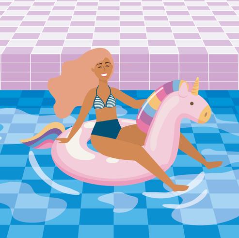 Mujer rubia en flotador de piscina de unicornio vector