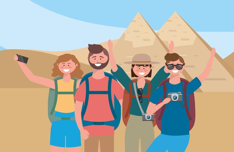 Grupo de turistas frente a las pirámides egipcias vector