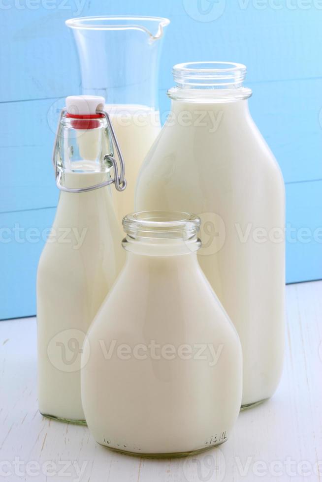 leche variada y deliciosa foto