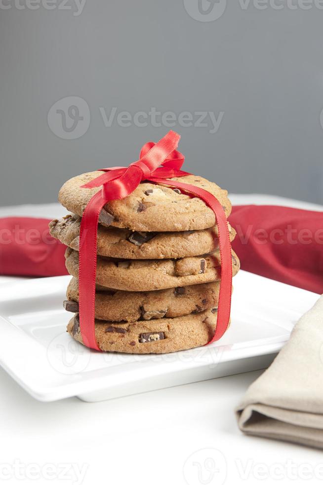 galletas en una cinta roja. foto