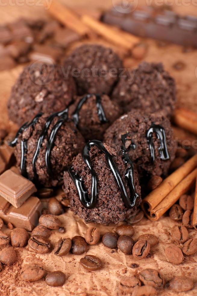 deliciosos chocolates en primer plano de la mesa foto