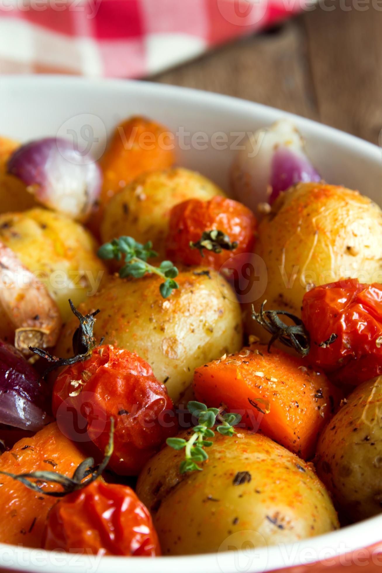 oven baked vegetables 709073 Stock Photo at Vecteezy