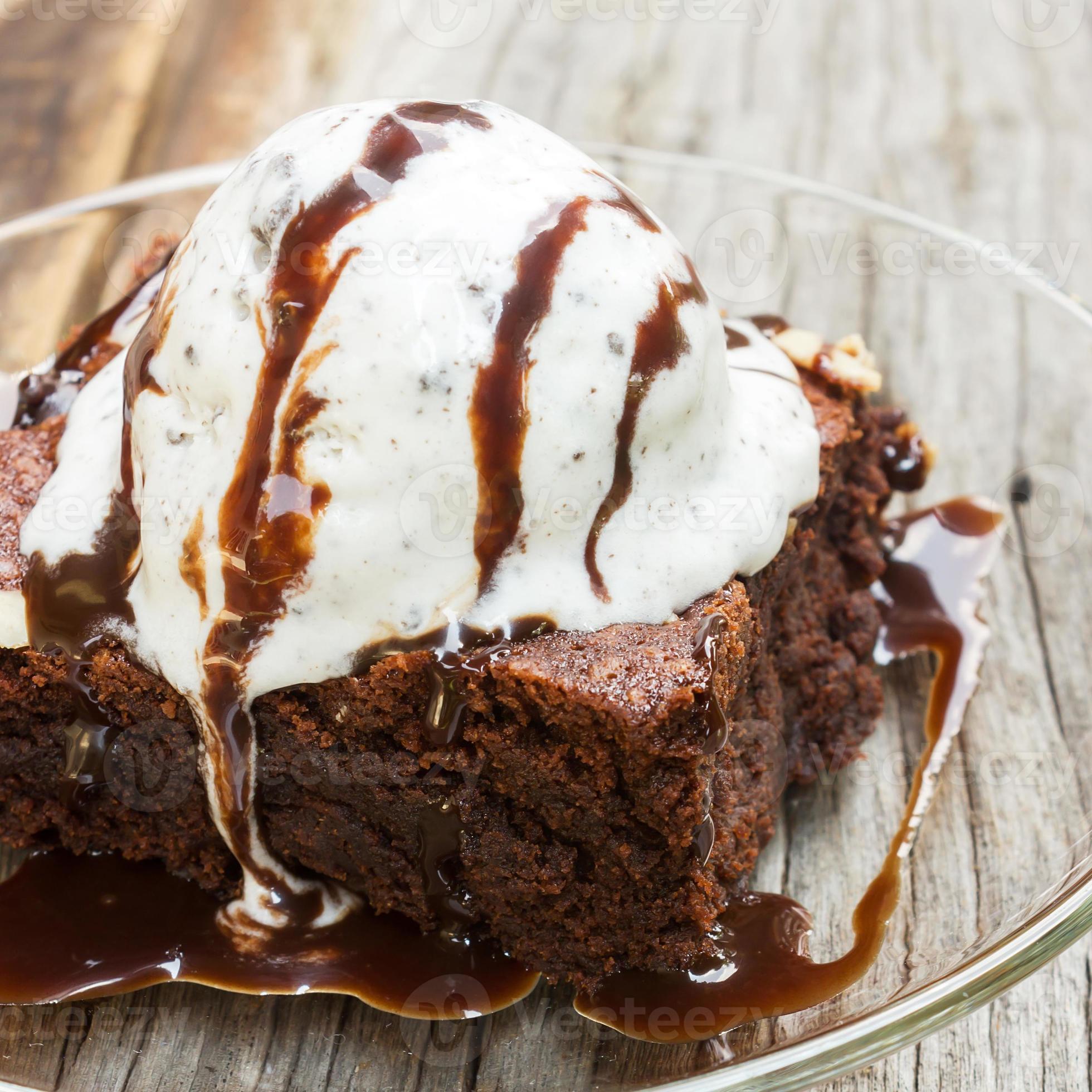 Brownie and ice cream. 709594 Stock Photo at Vecteezy