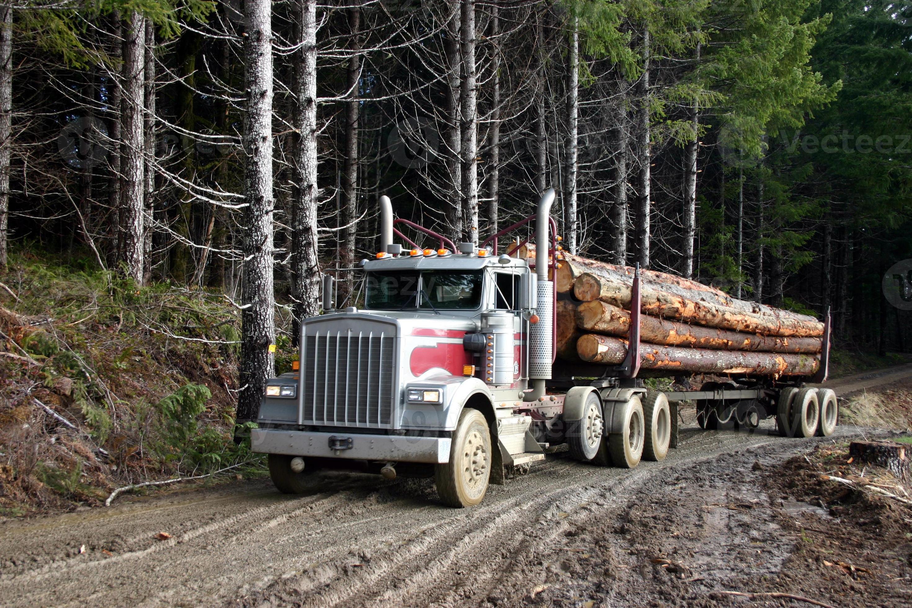 log truck 711175 Stock Photo at Vecteezy