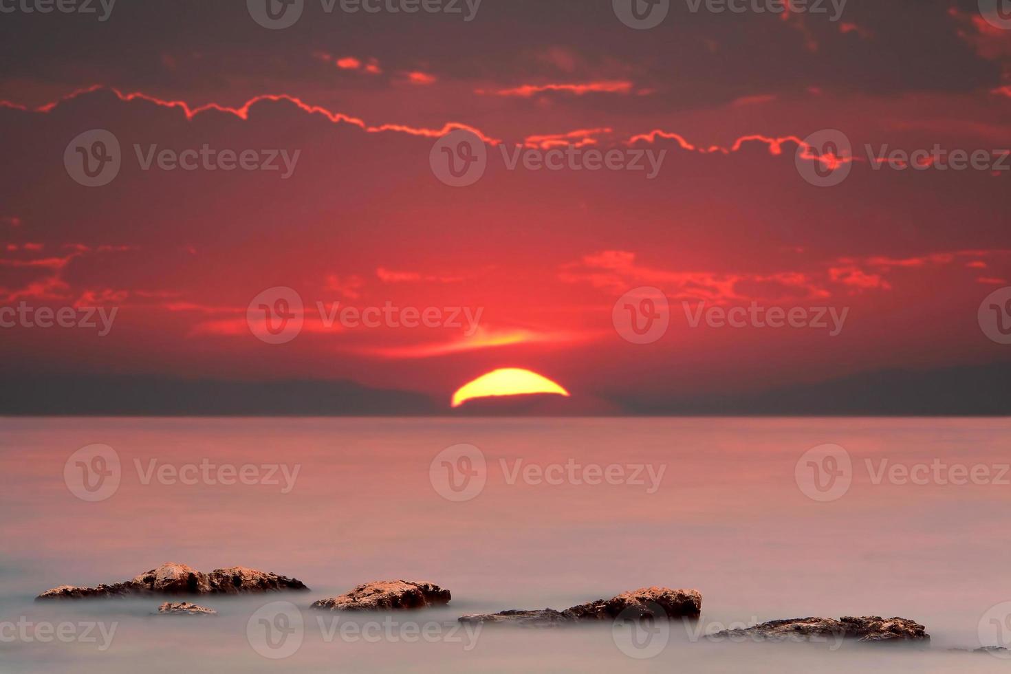 puesta de sol rojo foto