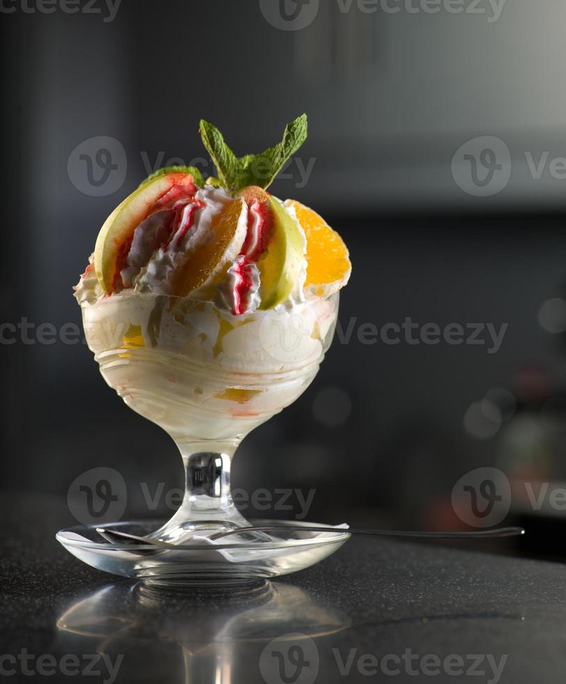 helado en un plato foto