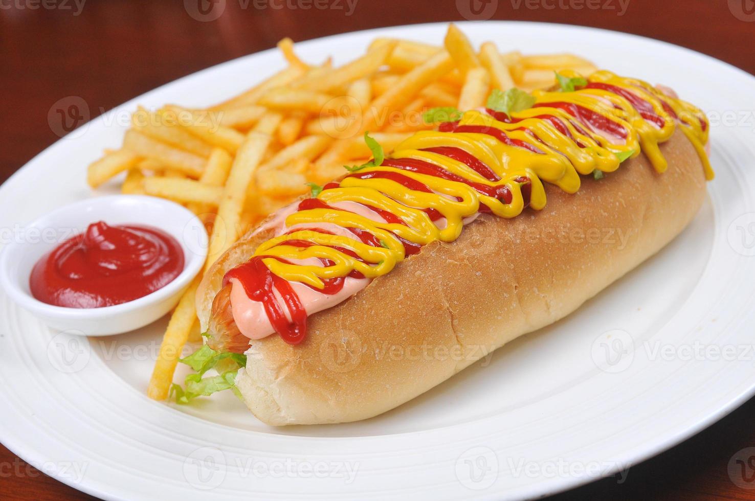 perritos calientes y papas fritas 724798 Foto de stock en Vecteezy