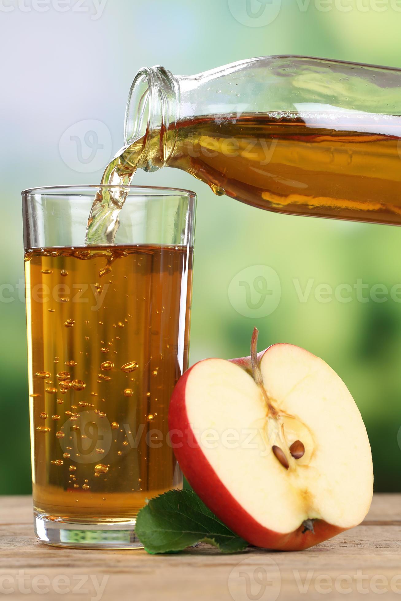 Apple juice pouring from apples into a glass 727414 Stock Photo at Vecteezy