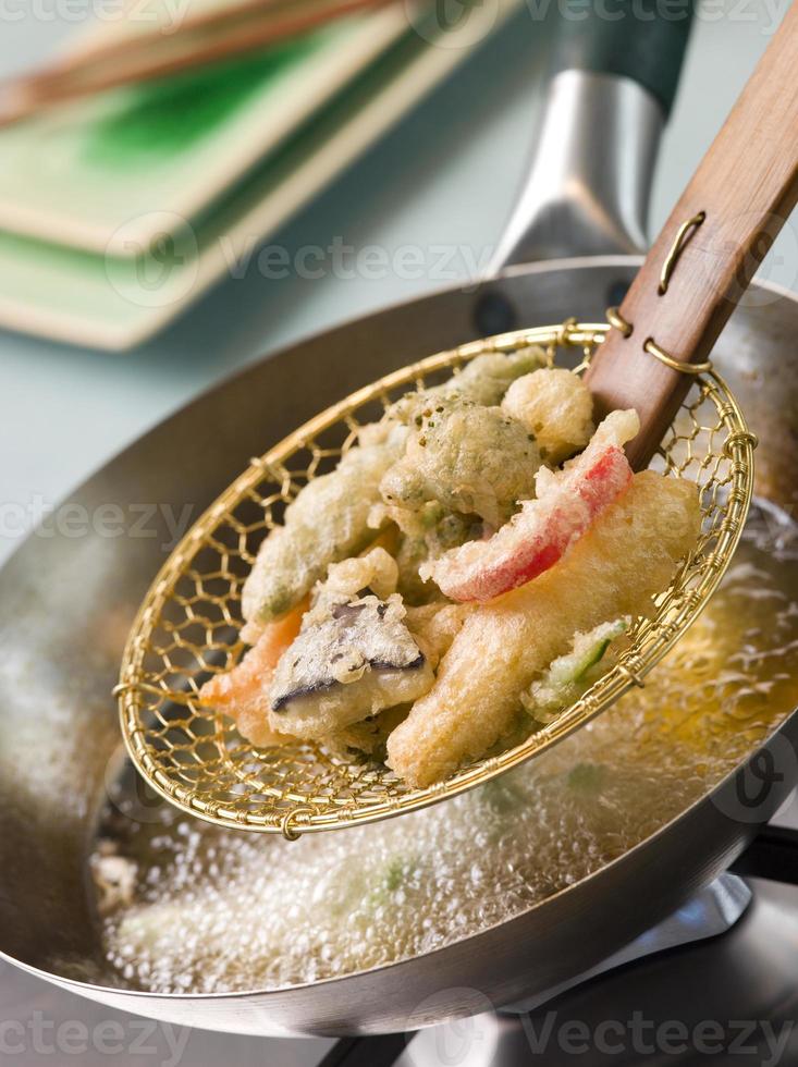 Cooking Tempura Of Vegetables in a Wok 730355 Stock Photo at Vecteezy