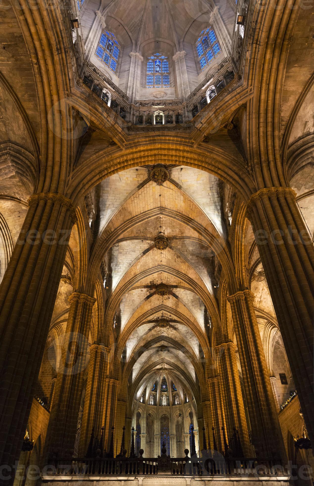 columnas y nave principal de la catedral gótica de barcelona 741295 Foto de stock en Vecteezy columnas y nave principal de la catedral gótica de barcelona 741295 Foto de stock en Vecteezy