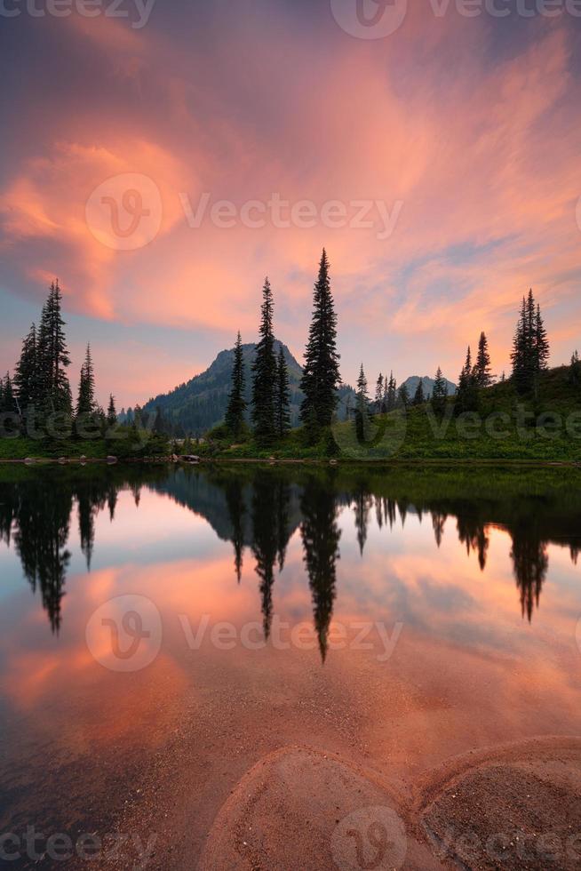 Tipsoo lake sunrise photo