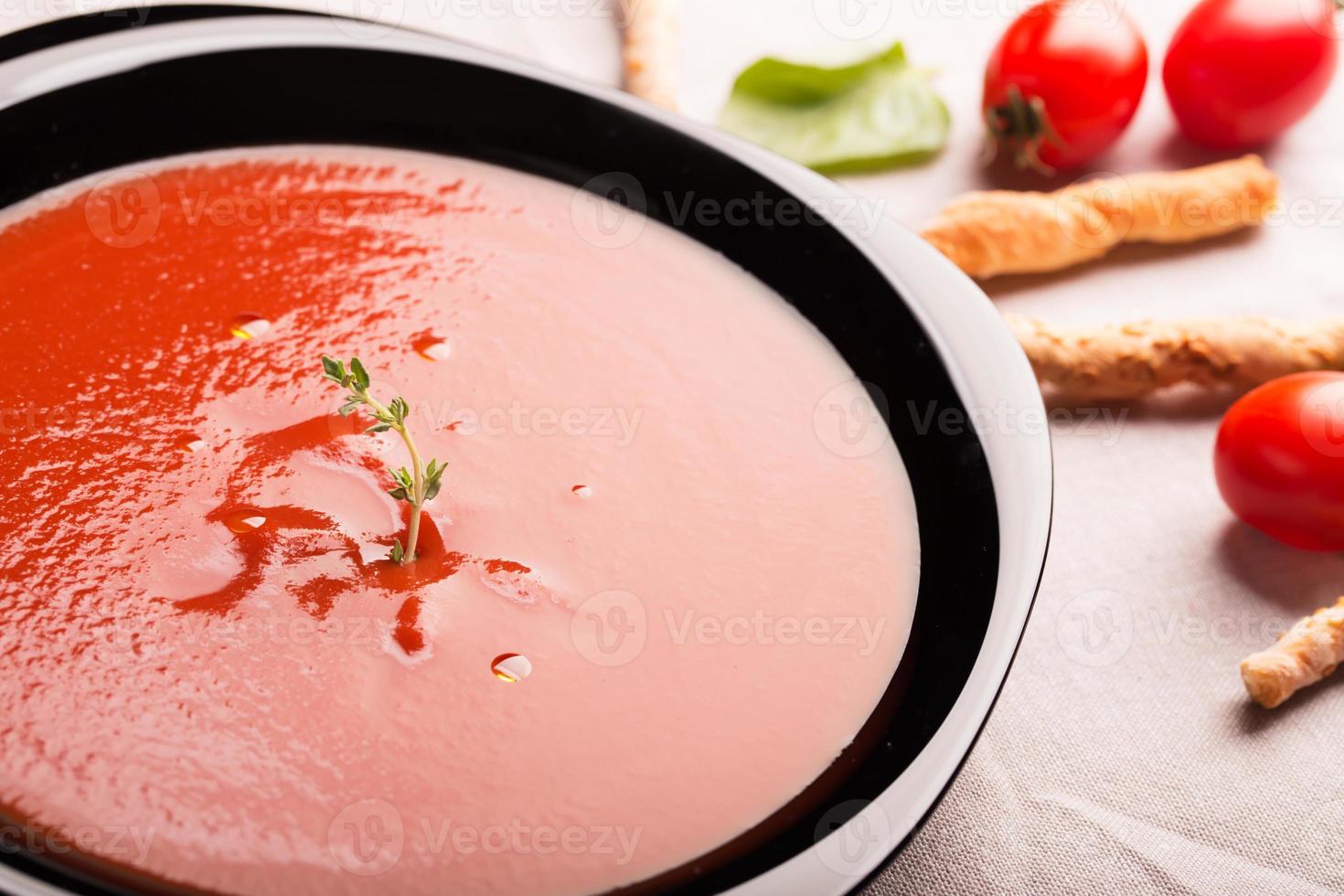 sopa de gazpacho de tomate foto