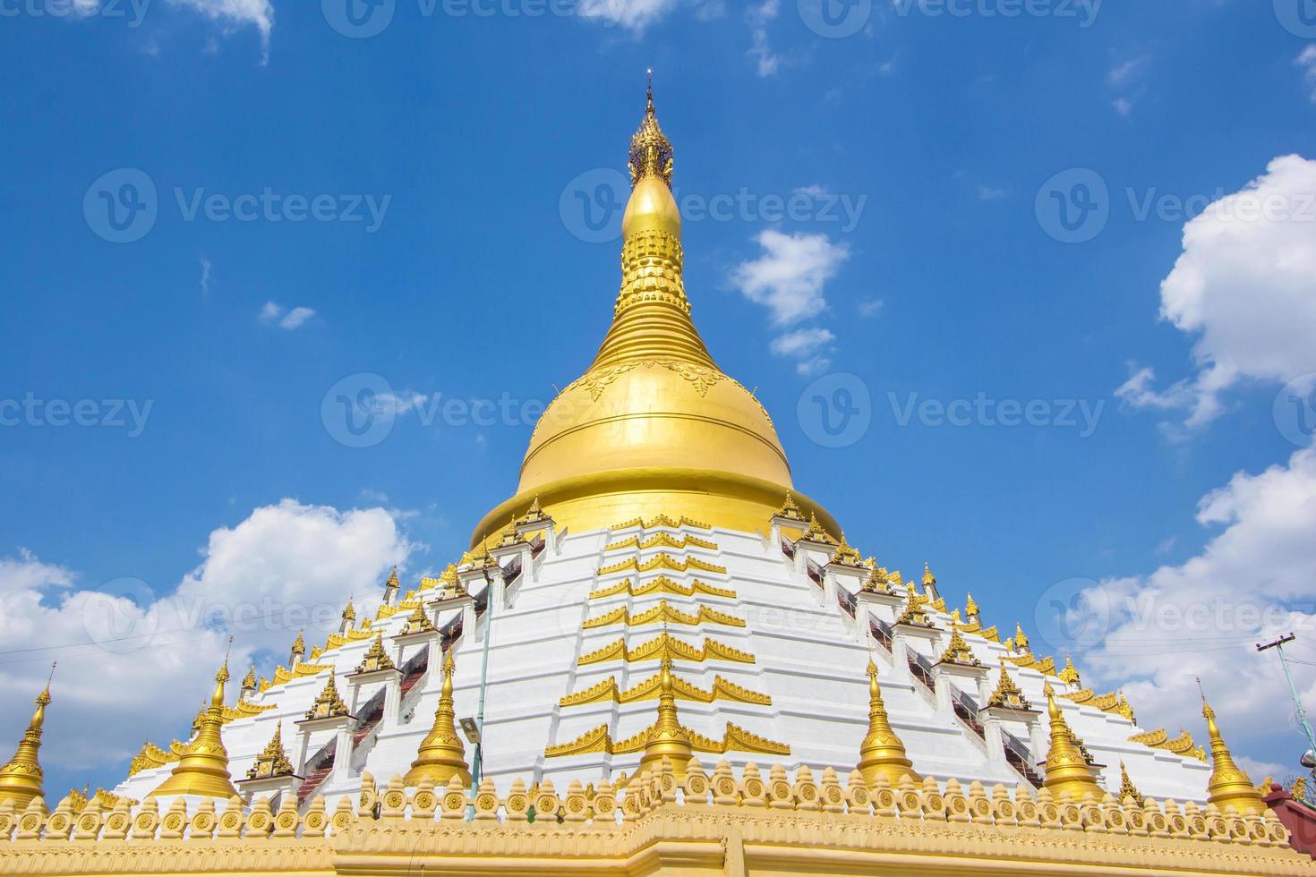 pagoda dorada bago myanmar. foto