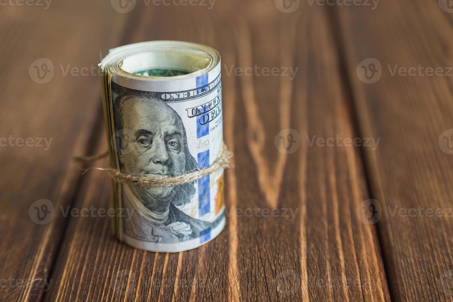 dinero en el escritorio foto
