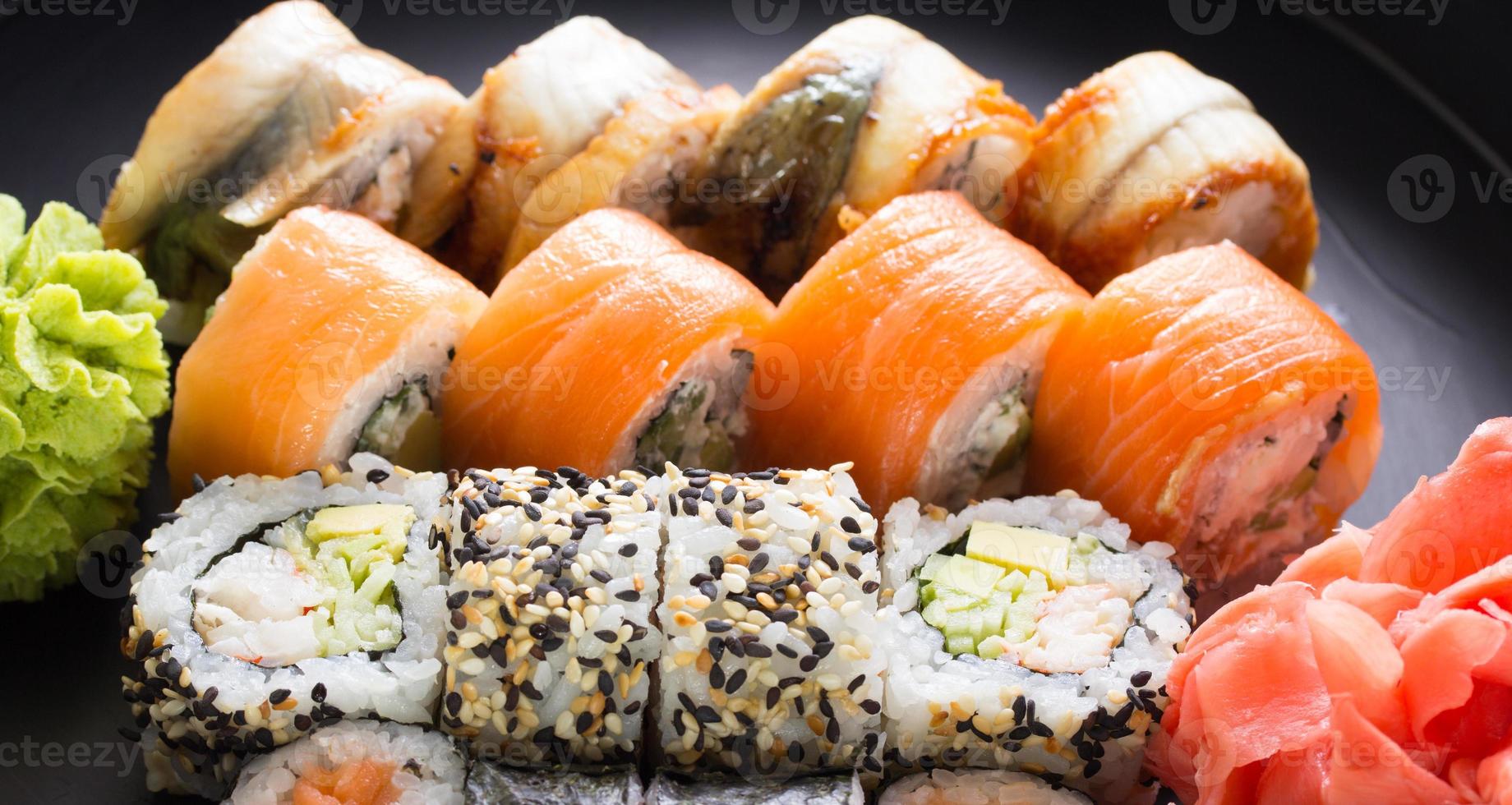 rollo de sushi foto