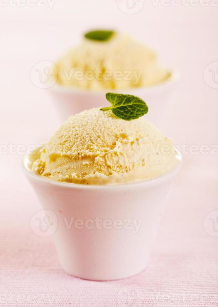 Vanilla ice cream photo