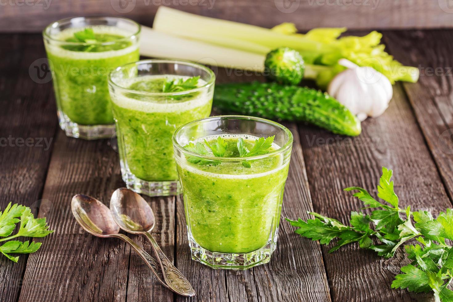 bebida saludable, batido de verduras foto