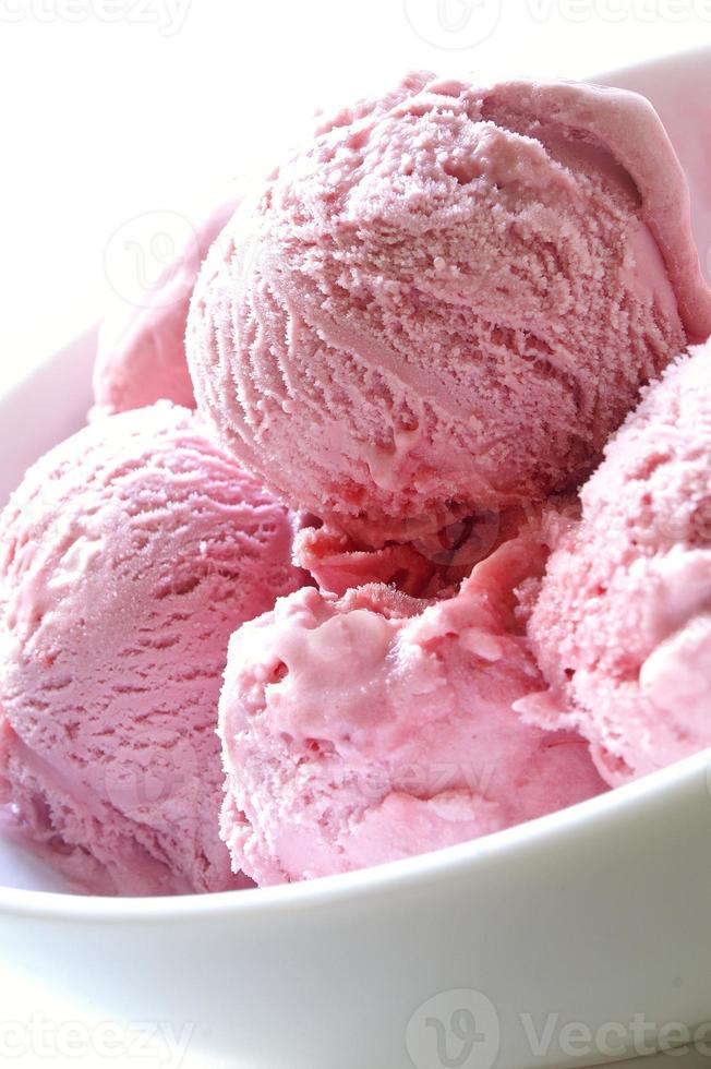 strawberry ice cream in white bowl photo