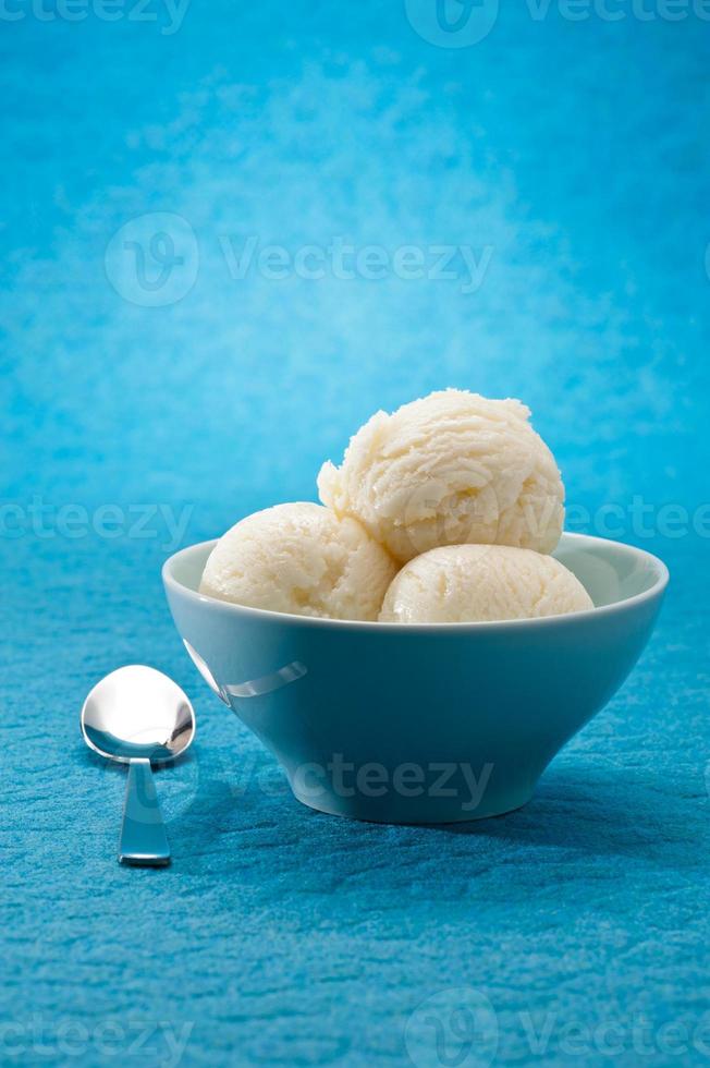 copa de helado de vainilla foto