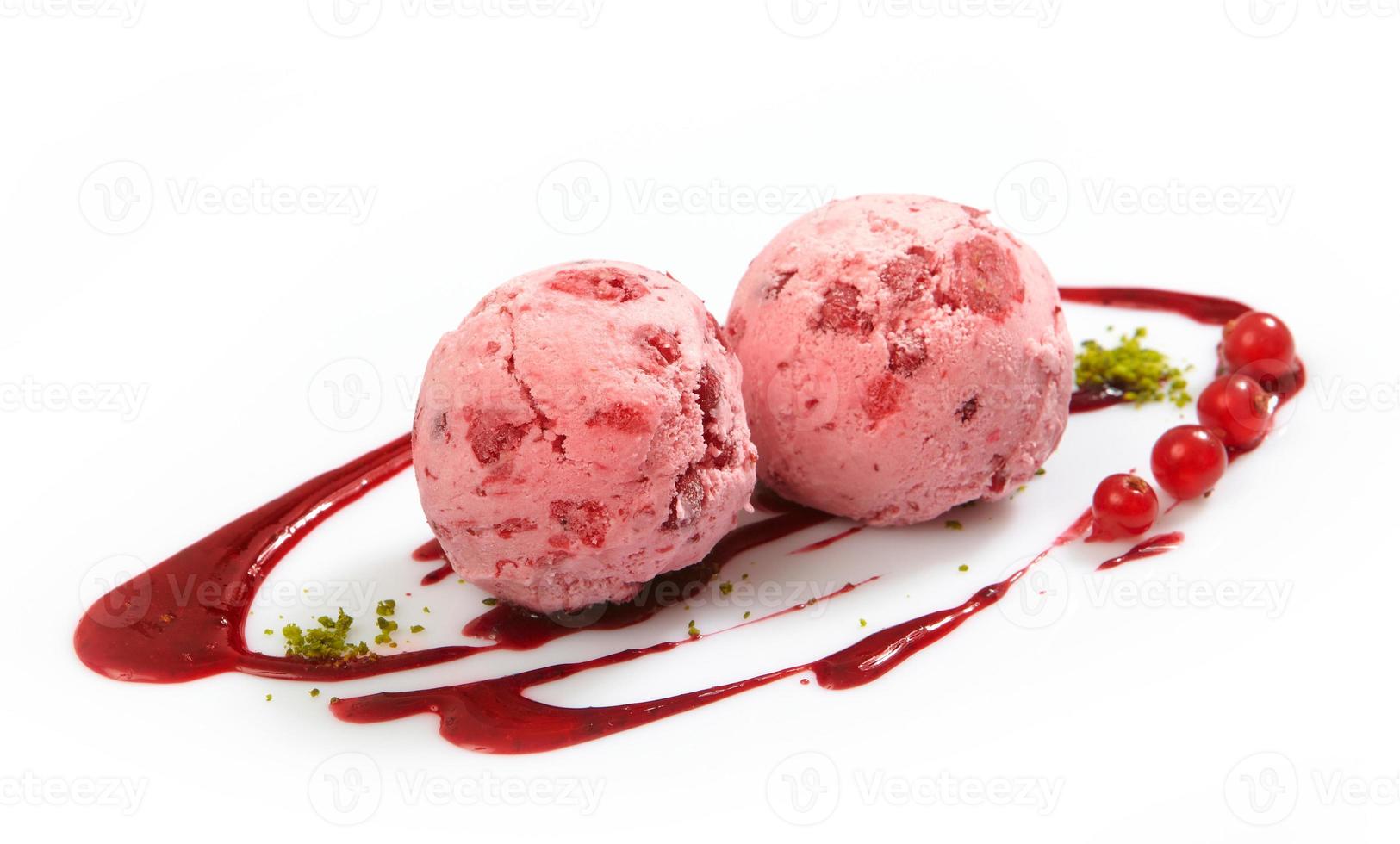 helado de fruta rosa foto
