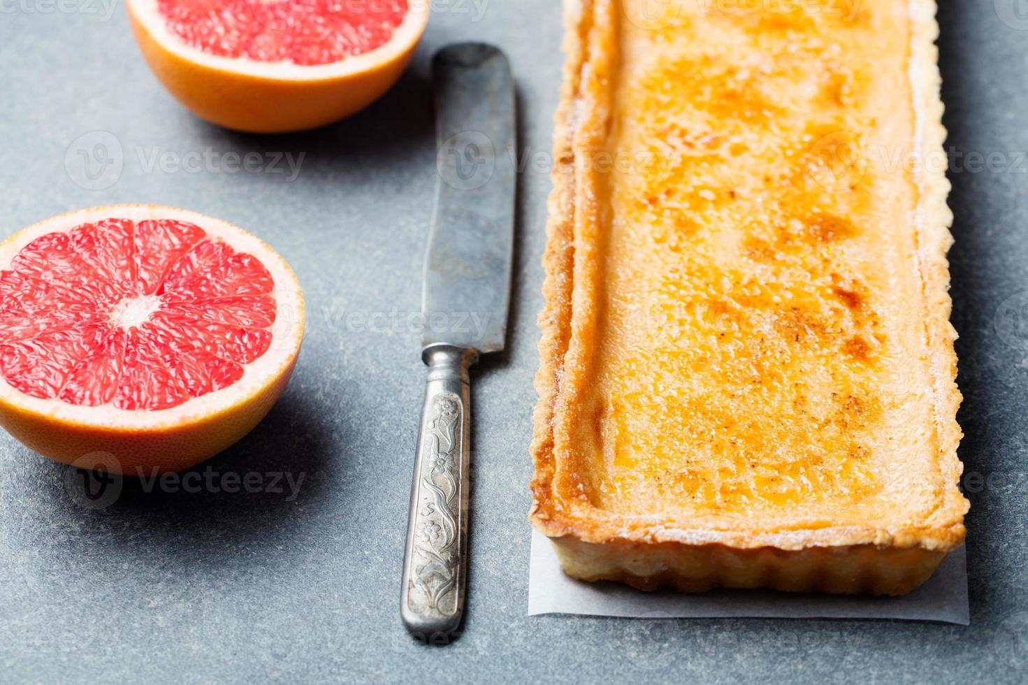 Creme brulee grapefruit custard tart 766076 Stock Photo at Vecteezy