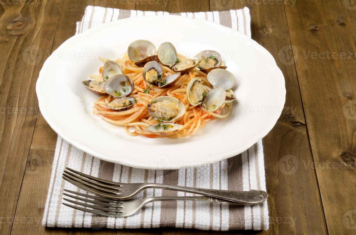 clam with spaghetti and tomato sauce 768071 Stock Photo at Vecteezy