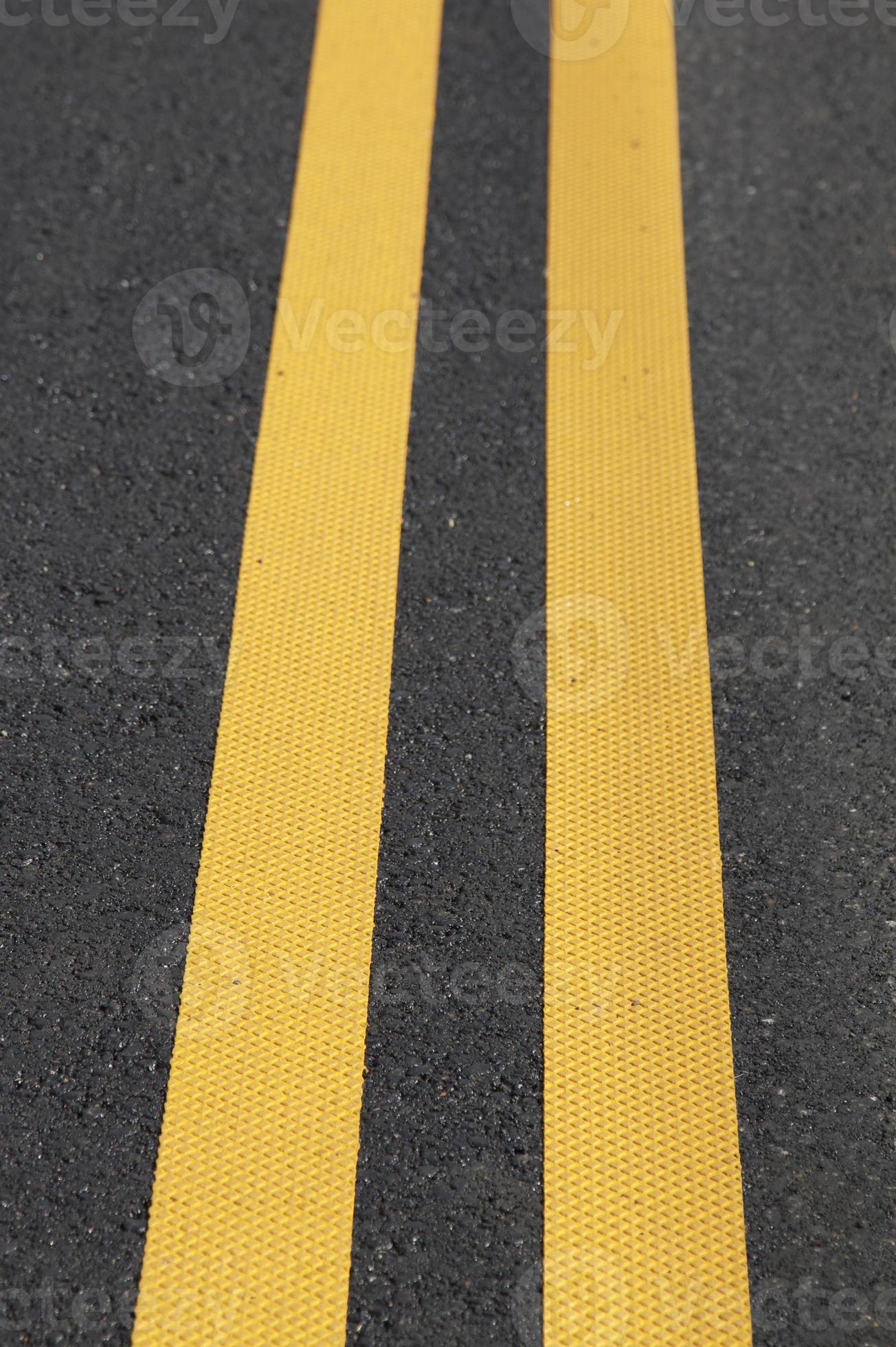 Double Yellow Line 770675 Stock Photo at Vecteezy