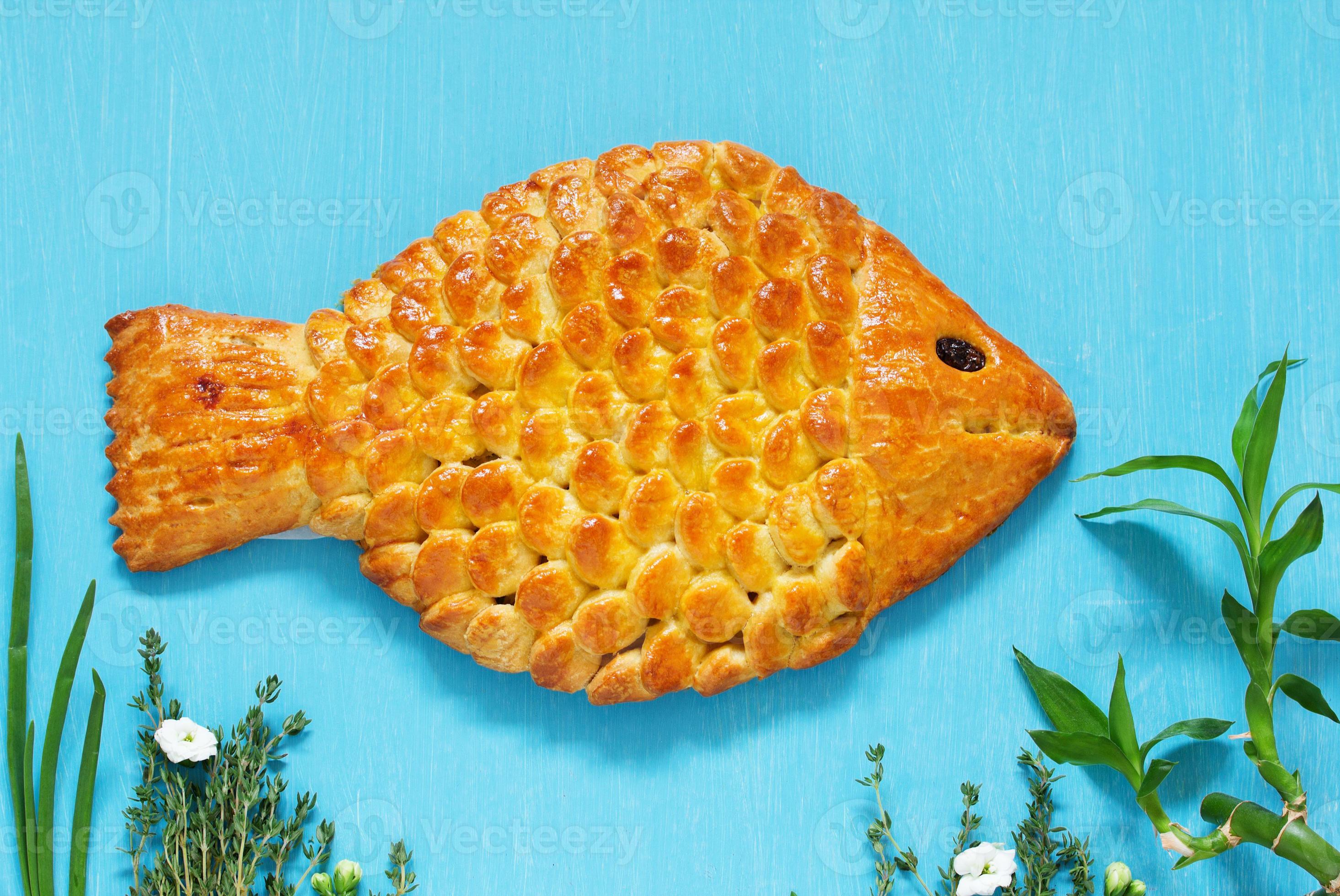 рыбный пирог в виде рыбы. рыбки из дрожжевого теста. как назывался пирог из рыбок. рыбный пирог черинянь. как назывался пирог из рыбок.