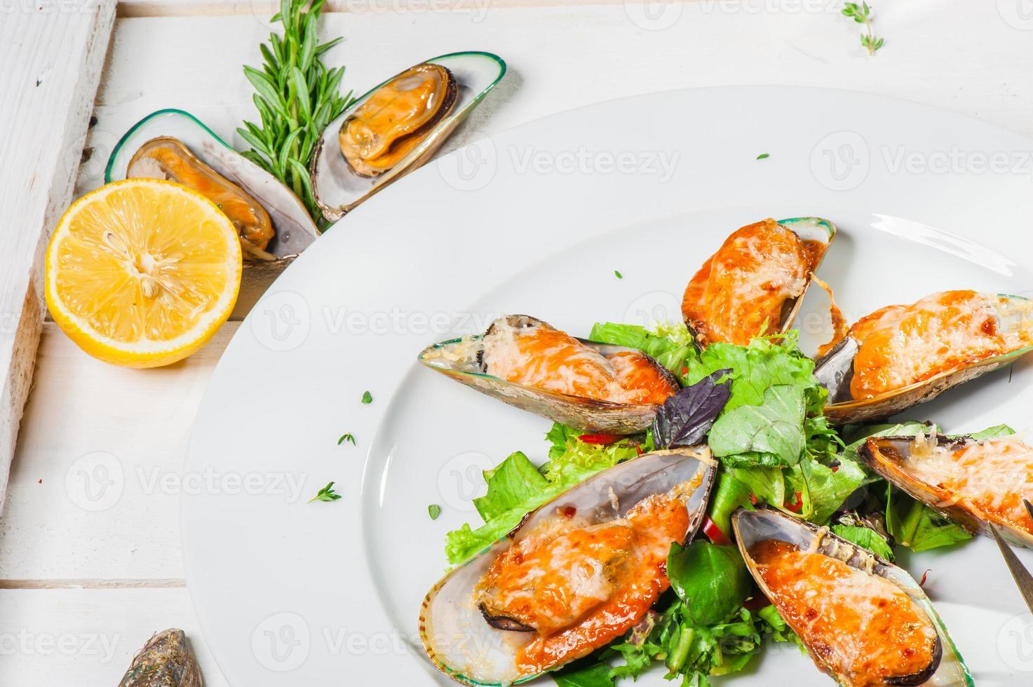 Mussels with parmesan photo