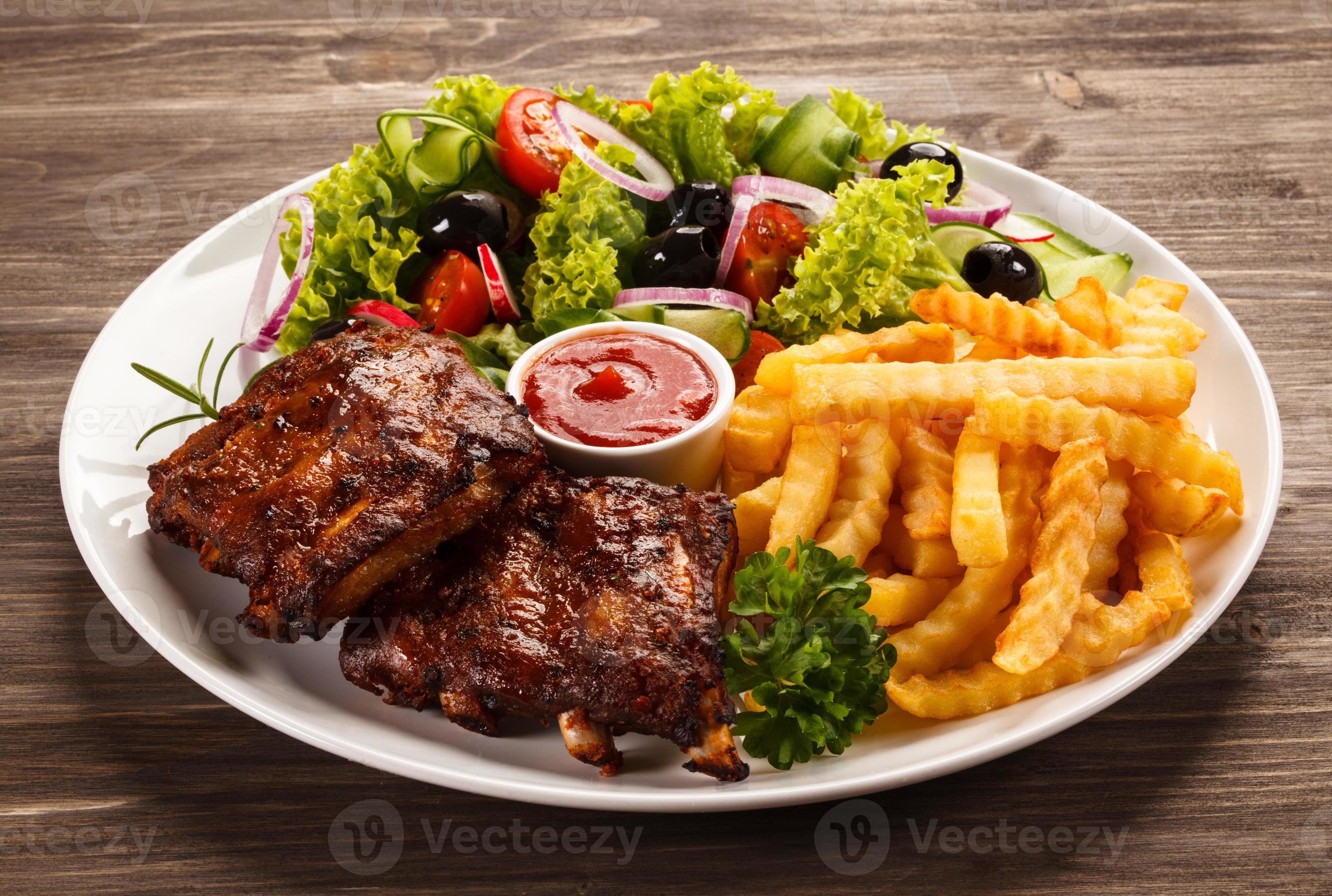 Grilled ribs, chips and vegetables 775944 Stock Photo at Vecteezy