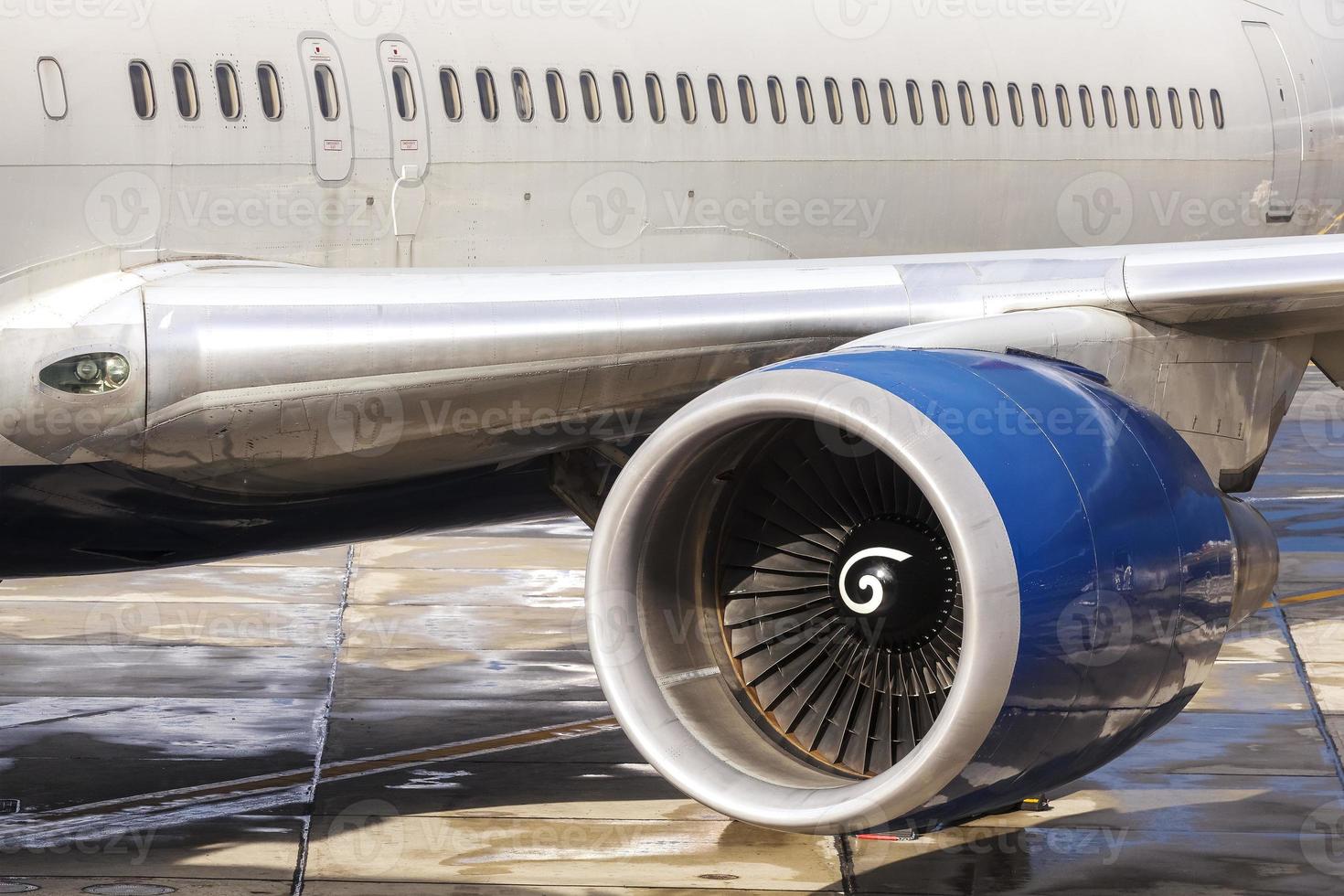 Cerrar imagen de un motor de un avión de pasajeros foto